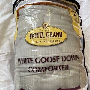 Hotel Grand White Goose Down Comforter, NWT